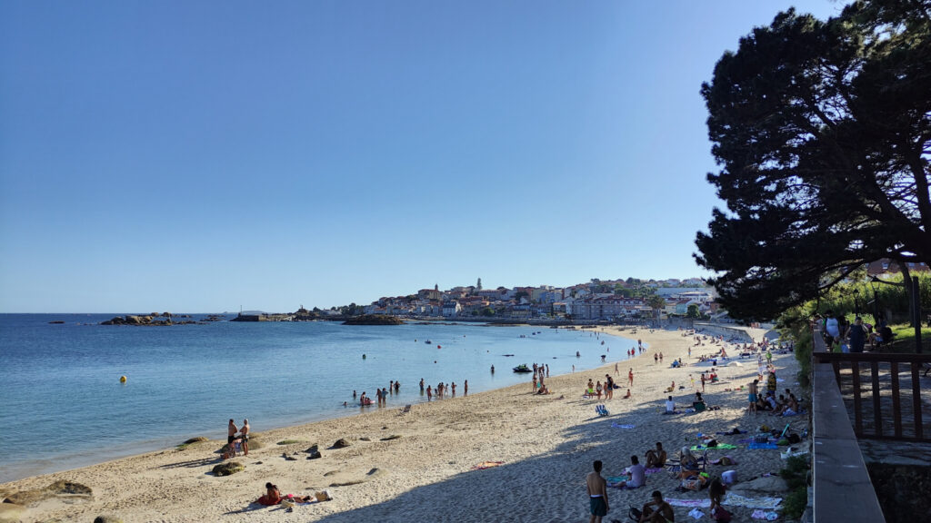 La playa de Palmeira y el pueblo al fondo